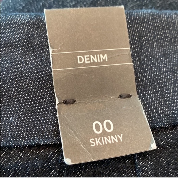 White House Black Market Pull On Skinny Dark Denim Jean Legging - Picture 6 of 6